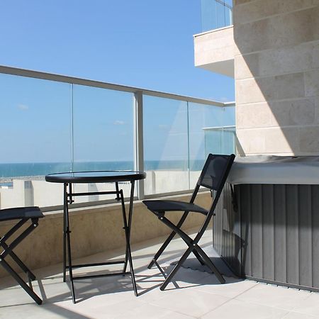 Beach Suite Israel- Private Jacuzzi, Beach View, Gym, Low Fee For Off-Site Indoor Pool & Spa ביץ סוייט ישראל- ג'קוזי פרטי עם נוף ים, אפשרות לבריכה מקורה וספא בתשלום ממש מוזל Asjkelon Buitenkant foto